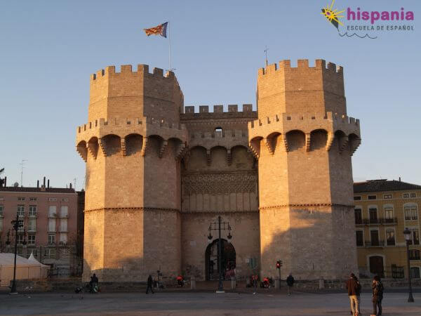Las torres de serrano en Valencia. Hispania, escuela de español
