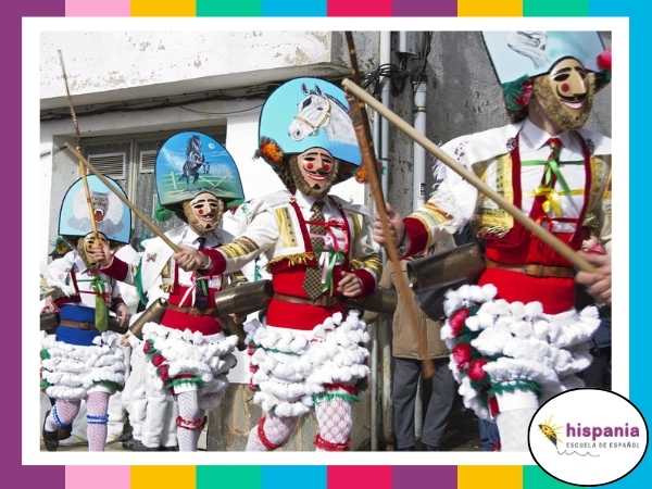 Desfile de los peliqueiros carnaval Laza. Hispania, escuela de español